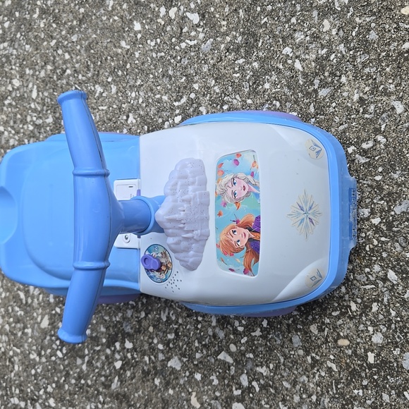 Disney Frozen 2 Lights N Sounds Ride Toy Car - Picture 3 of 10